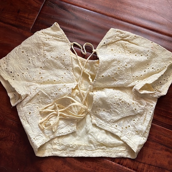 Yellow tie back t-shirt - Picture 2 of 2